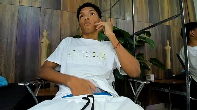 Snapshot of AndySinss chatting on May 21, 6:37 pm AndySinss online show from May 21, 6:37 pm