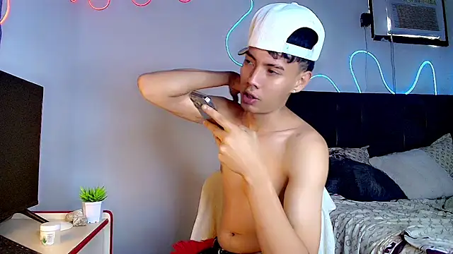 Snapshot of Ethan_Noa chatting on April 13, 3:39 pm Ethan Noa online show from April 13, 3:39 pm