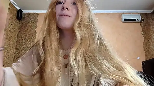 Snapshot of KateVibe_01 chatting on May 15, 4:19 am KateVibe 01 online show from May 15, 4:19 am