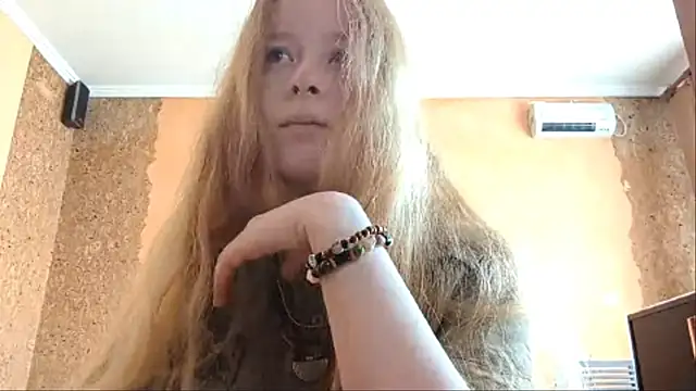 Snapshot of KateVibe_01 chatting on May 20, 10:05 pm KateVibe 01 online show from May 20, 10:05 pm