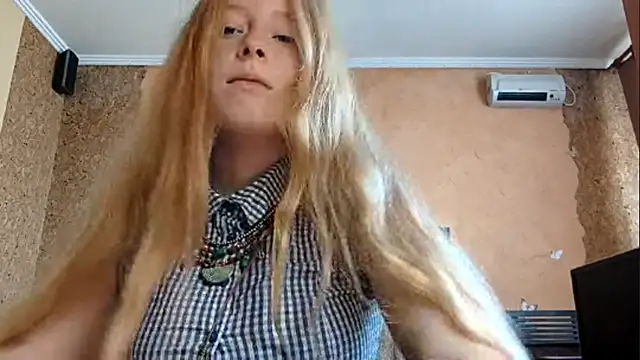 Snapshot of KateVibe_01 chatting on May 23, 1:33 am KateVibe 01 online show from May 23, 1:33 am