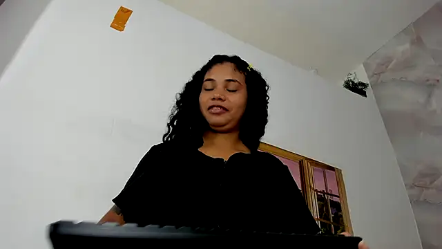 Snapshot of EllyBloom chatting on July 5, 1:51 pm EllyBloom online show from July 5, 1:51 pm