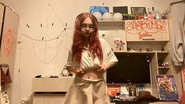 Snapshot of RedHeadCat chatting on April 8, 9:26 pm RedHeadCat online show from April 8, 9:26 pm