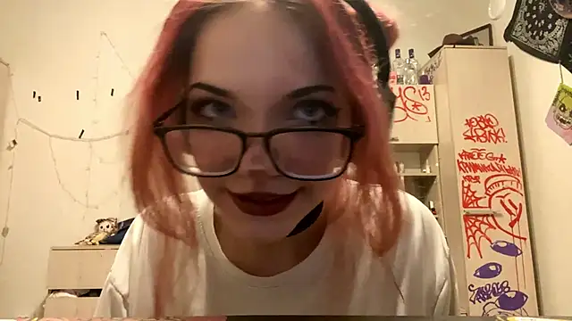 Snapshot of RedHeadCat chatting on April 24, 9:28 pm RedHeadCat online show from April 24, 9:28 pm