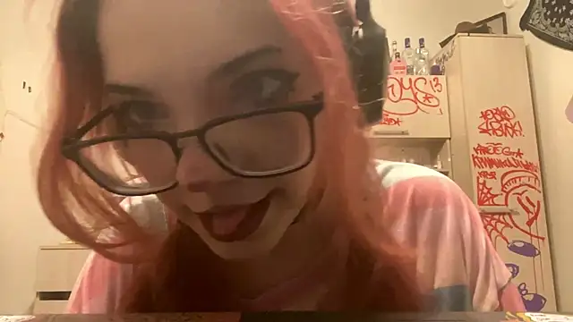 Snapshot of RedHeadCat chatting on April 27, 9:35 pm RedHeadCat online show from April 27, 9:35 pm