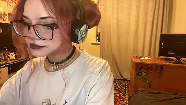 Snapshot of RedHeadCat chatting on April 30, 9:41 pm RedHeadCat online show from April 30, 9:41 pm