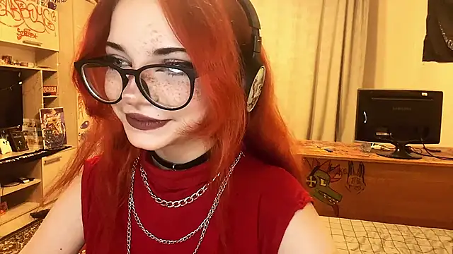 Snapshot of RedHeadCat chatting on May 13, 10:17 pm RedHeadCat online show from May 13, 10:17 pm