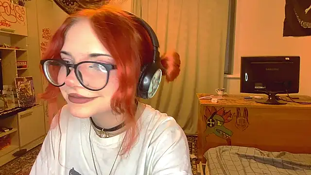 Snapshot of RedHeadCat chatting on May 16, 10:41 pm RedHeadCat online show from May 16, 10:41 pm