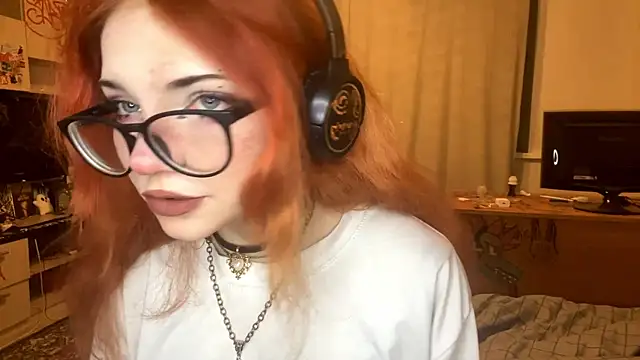 Snapshot of RedHeadCat chatting on May 21, 10:28 pm RedHeadCat online show from May 21, 10:28 pm