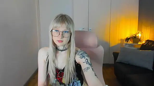 Snapshot of _Yummi chatting on May 16, 6:07 pm Yummi online show from May 16, 6:07 pm