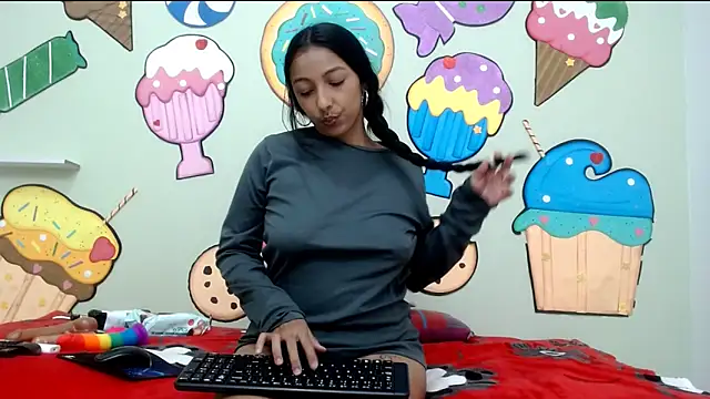 pamelaskiny20 online show from May 14, 2:40 am