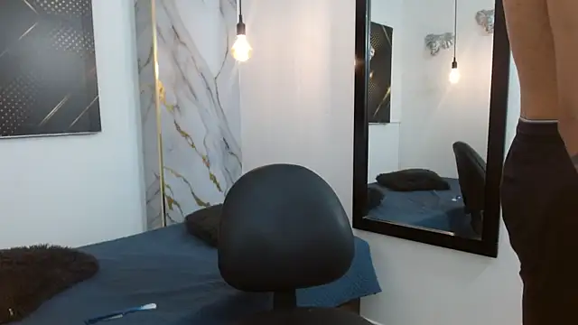 Snapshot of GoldenDesireX_ chatting on April 12, 7:19 pm GoldenDesireX online show from April 12, 7:19 pm