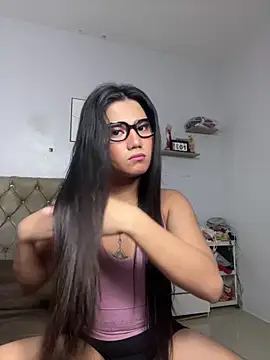 Snapshot of JassmineLove chatting on April 20, 4:43 pm JassmineLove online show from April 20, 4:43 pm