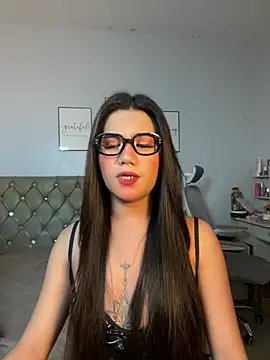 Snapshot of JassmineLove chatting on July 6, 8:22 am JassmineLove online show from July 6, 8:22 am