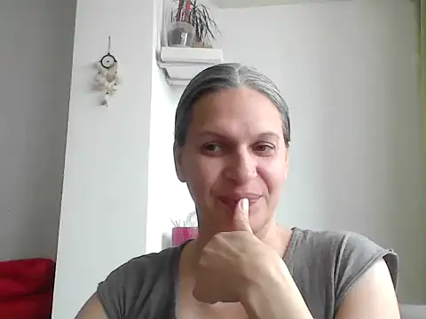 Snapshot of SweetLilTrouble chatting on April 11, 10:30 am SweetLilTrouble online show from April 11, 10:30 am
