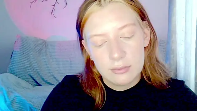Snapshot of earn_my_lily chatting on April 24, 7:11 am earn my lily online show from April 24, 7:11 am