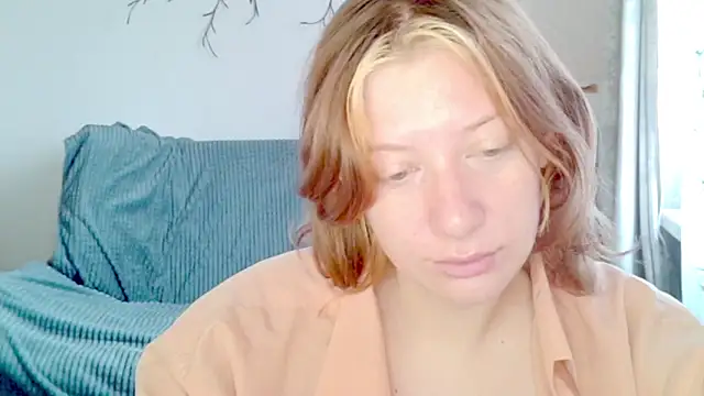 Snapshot of earn_my_lily chatting on April 27, 6:00 am earn my lily online show from April 27, 6:00 am