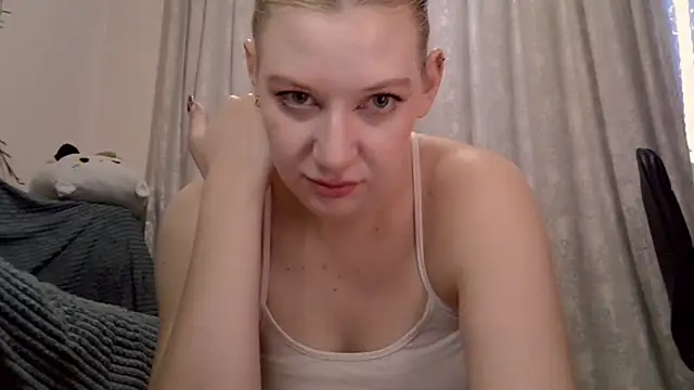 Snapshot of earn_my_lily chatting on May 15, 9:16 am earn my lily online show from May 15, 9:16 am