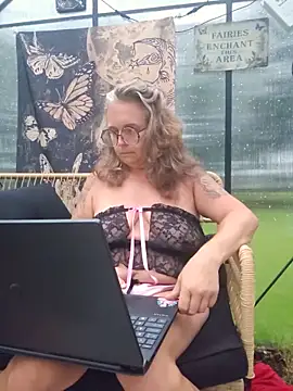 Snapshot of Blondejenn chatting on June 17, 11:12 am Blondejenn online show from June 17, 11:12 am