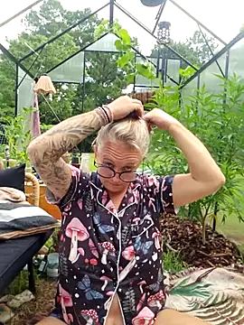 Snapshot of Blondejenn chatting on July 21, 12:51 pm Blondejenn online show from July 21, 12:51 pm