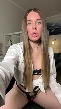 Snapshot of alicemodel chatting on April 9, 4:12 pm alicemodel online show from April 9, 4:12 pm