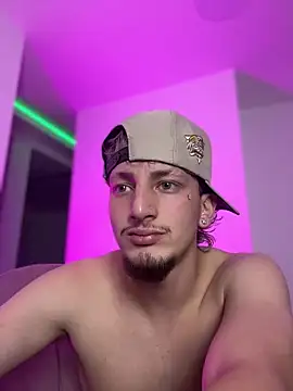 Snapshot of ZarcooX chatting on April 7, 7:20 am ZarcooX online show from April 7, 7:20 am