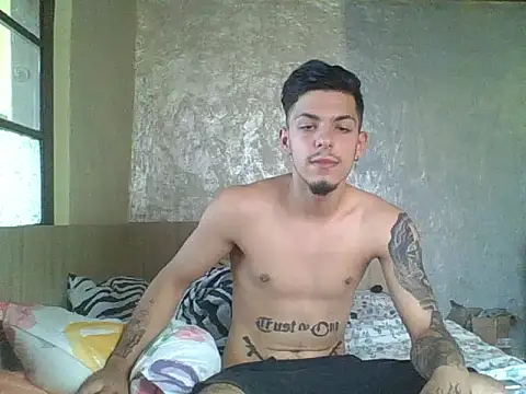 Snapshot of robertmrn112 chatting on May 6, 5:57 am robertmrn112 online show from May 6, 5:57 am