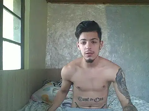 Snapshot of robertmrn112 chatting on May 19, 10:54 am robertmrn112 online show from May 19, 10:54 am