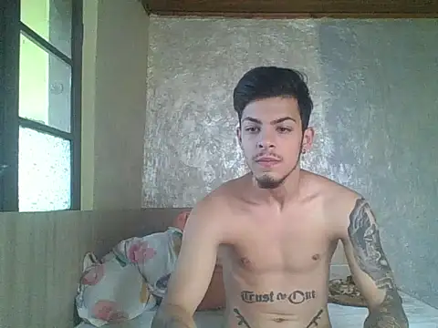Snapshot of robertmrn112 chatting on May 30, 7:27 am robertmrn112 online show from May 30, 7:27 am