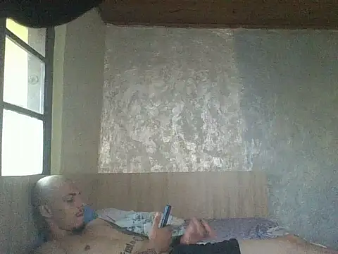 Snapshot of robertmrn112 chatting on June 2, 4:53 pm robertmrn112 online show from June 2, 4:53 pm