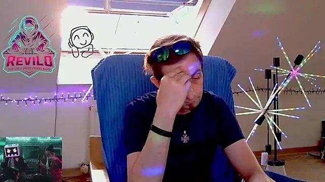 Snapshot of OllyFummler chatting on July 1, 3:52 am OllyFummler online show from July 1, 3:52 am