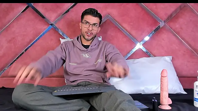 RodrigoColby2 online show from June 12, 2:43 am