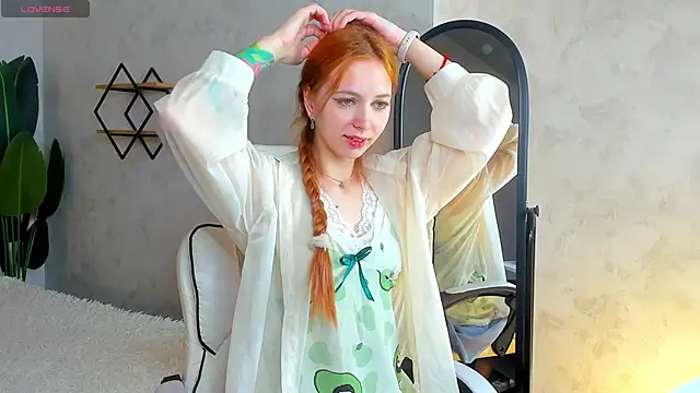 Snapshot of Sienna_Nyx chatting on April 16, 9:10 am Sienna Nyx online show from April 16, 9:10 am