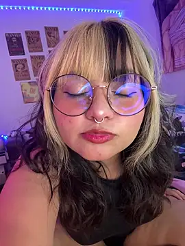 Snapshot of ZoeyDoll_ chatting on April 29, 8:59 pm ZoeyDoll online show from April 29, 8:59 pm