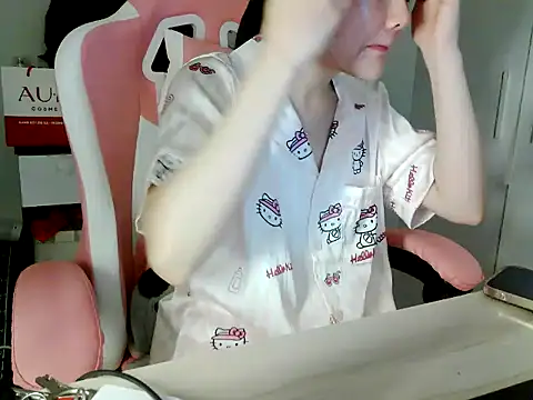 Snapshot of lucienguyen chatting on April 22, 7:04 pm lucienguyen online show from April 22, 7:04 pm