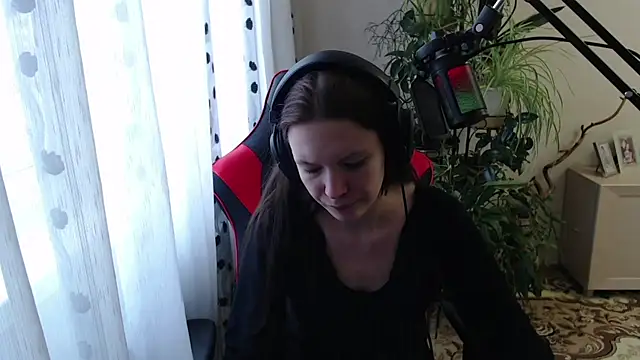 Snapshot of PunyKnee chatting on April 10, 10:31 am PunyKnee online show from April 10, 10:31 am