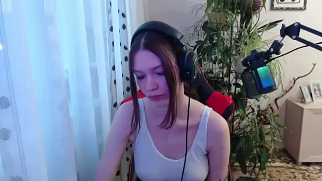 Snapshot of PunyKnee chatting on April 20, 3:04 pm PunyKnee online show from April 20, 3:04 pm