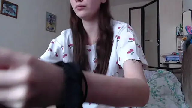 Snapshot of PunyKnee chatting on April 22, 12:07 pm PunyKnee online show from April 22, 12:07 pm