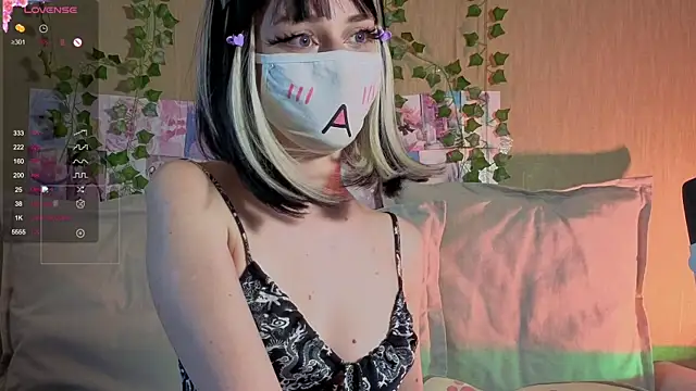 Snapshot of LunaNyanmi chatting on June 8, 2:06 pm LunaNyanmi online show from June 8, 2:06 pm