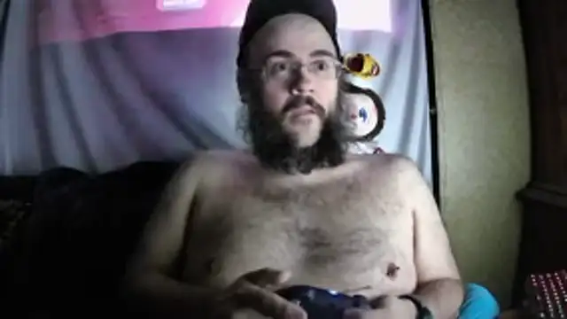 Snapshot of BriTheTopBear chatting on April 7, 4:02 am BriTheTopBear online show from April 7, 4:02 am