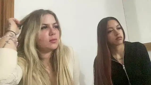 sophiehot69 online show from April 16, 8:09 pm