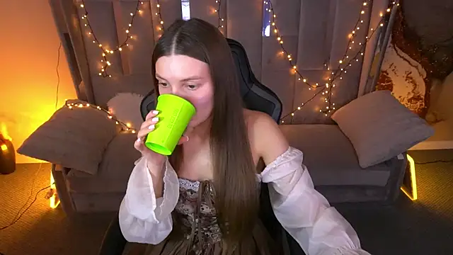 Snapshot of AshleyBaie chatting on April 14, 1:17 pm AshleyBaie online show from April 14, 1:17 pm