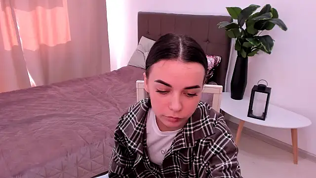 Little Ami  online show from April 15, 1:29 pm