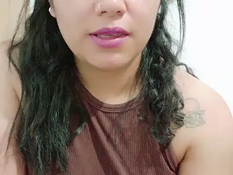 Snapshot of MojaditPussy chatting on June 21, 8:44 pm MojaditPussy online show from June 21, 8:44 pm