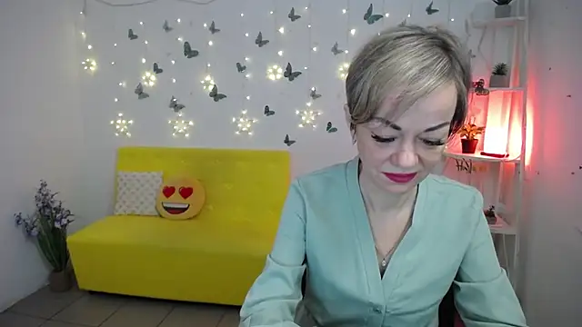Snapshot of NikaMayu chatting on May 9, 5:12 am NikaMayu online show from May 9, 5:12 am