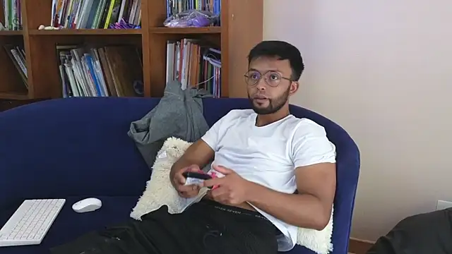 Snapshot of bbctoptwink chatting on April 6, 5:14 pm bbctoptwink online show from April 6, 5:14 pm