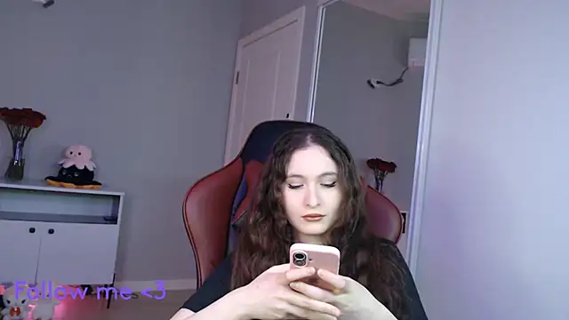 solitudebby online show from April 10, 5:28 pm