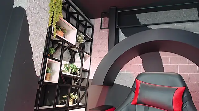 TINIFOX online show from April 8, 1:33 pm