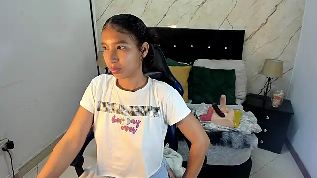 Snapshot of hasley_cute chatting on May 20, 7:42 pm hasley cute online show from May 20, 7:42 pm