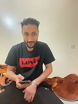 Snapshot of legende59 chatting on April 13, 12:10 pm legende59 online show from April 13, 12:10 pm